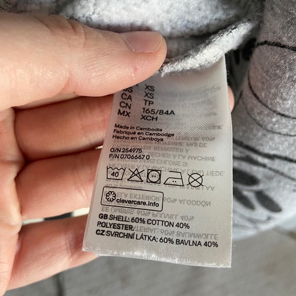 H&M + Disney crewneck sweatshirt - Picture 8 of 9